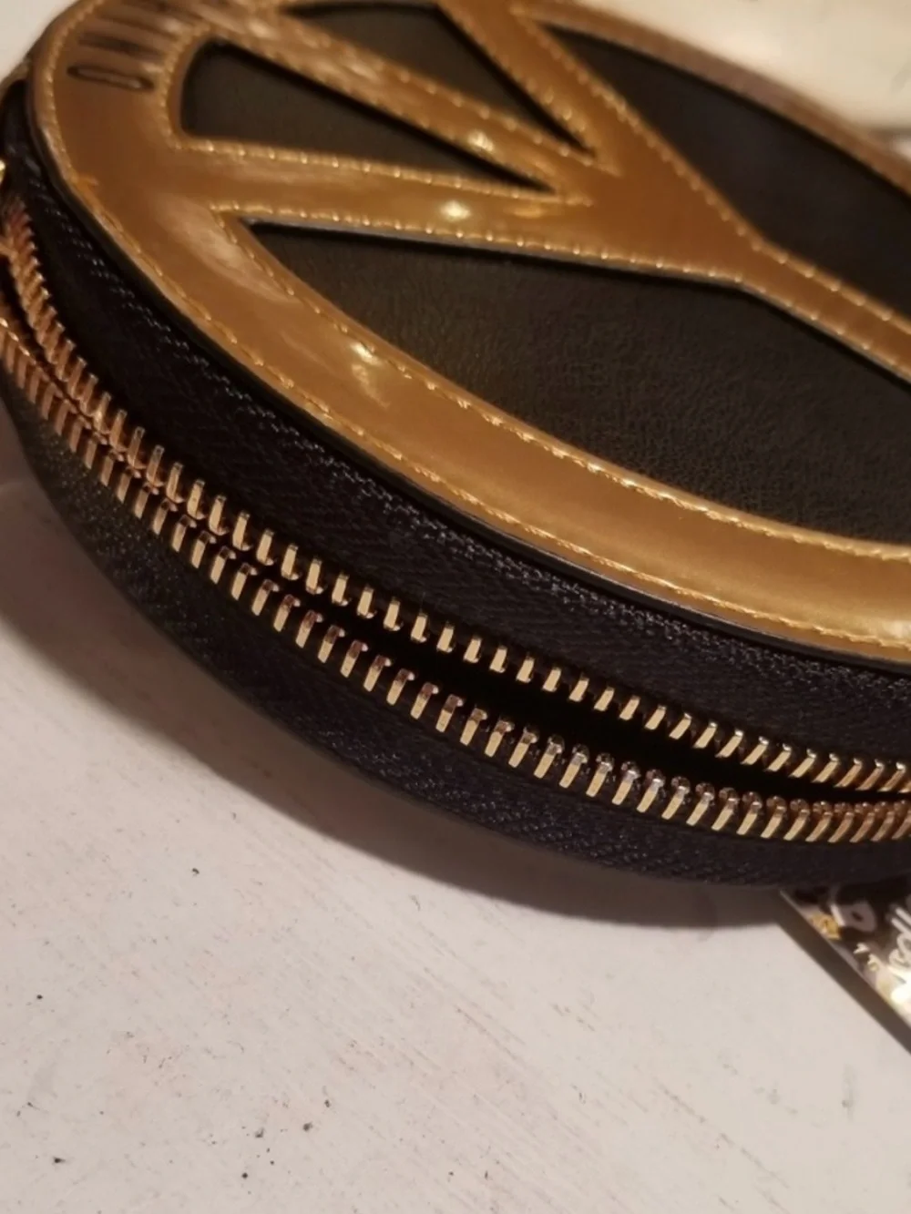 Moschino H&M Peace Sign Round Pouch Black Gold Leather - Picture 3 of 4